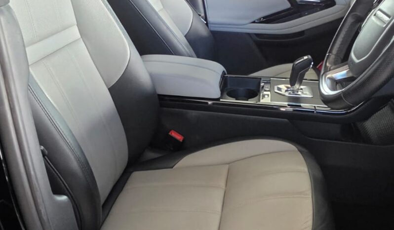 
								Range Rover Evoque P300e R-Dynamic S full									