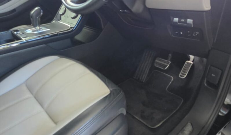 
								Range Rover Evoque P300e R-Dynamic S full									